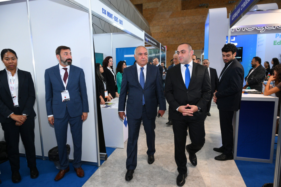 CIDC-2025 tədbirinin rəsmiləri kibertəhlükəsizlik sərgisi ilə tanış olublar