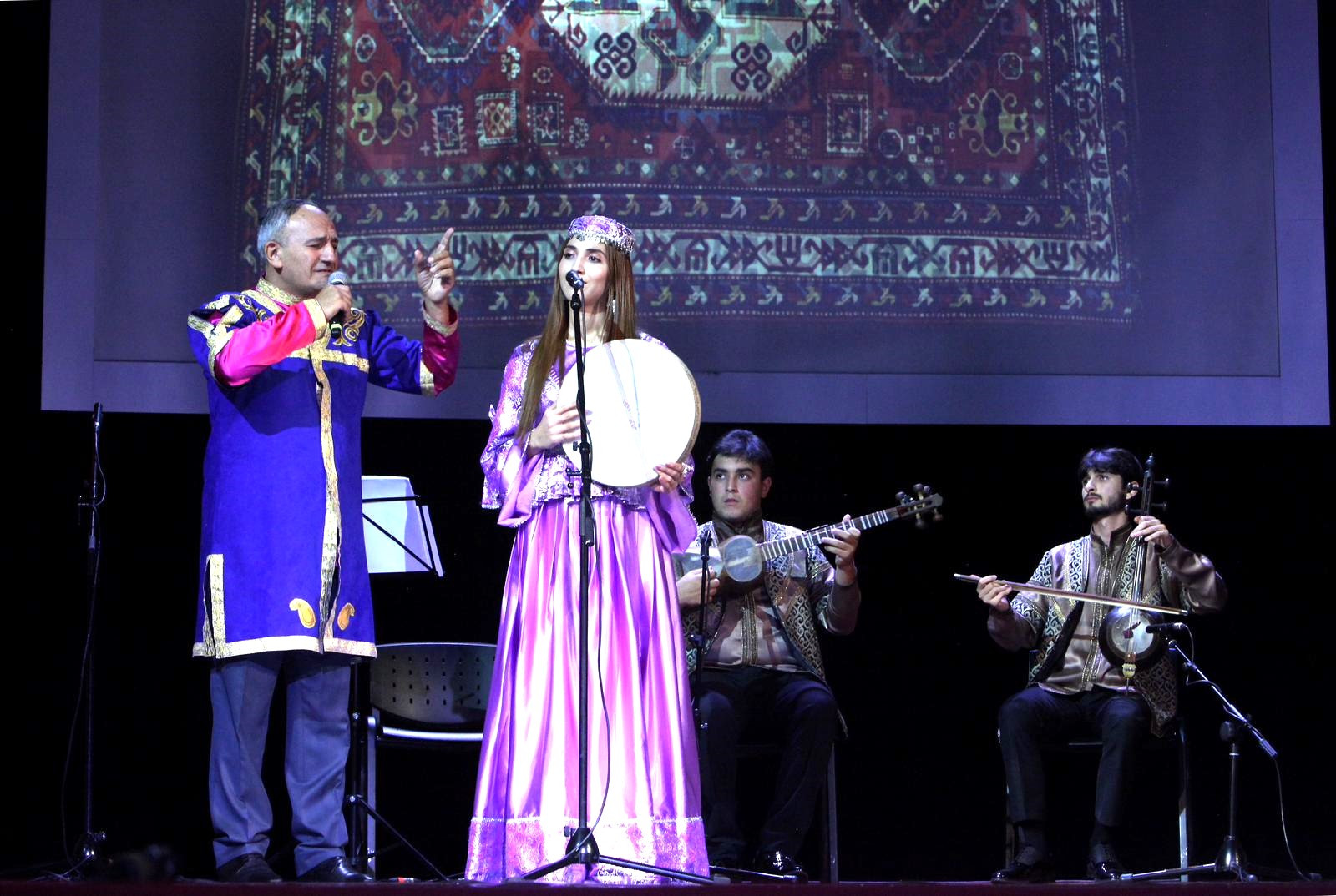 Estoniya Azərbaycan musiqisinin sehrinə bürünüb