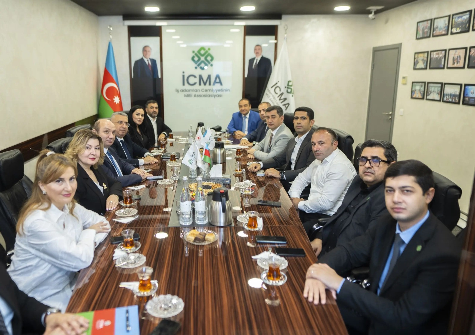 “Bir damla qan, min ümidə can” devizi ilə təşkil olunan qanvermə aksiyasında fəal iştirak edən şirkət rəhbərləri ilə görüş keçirilib
