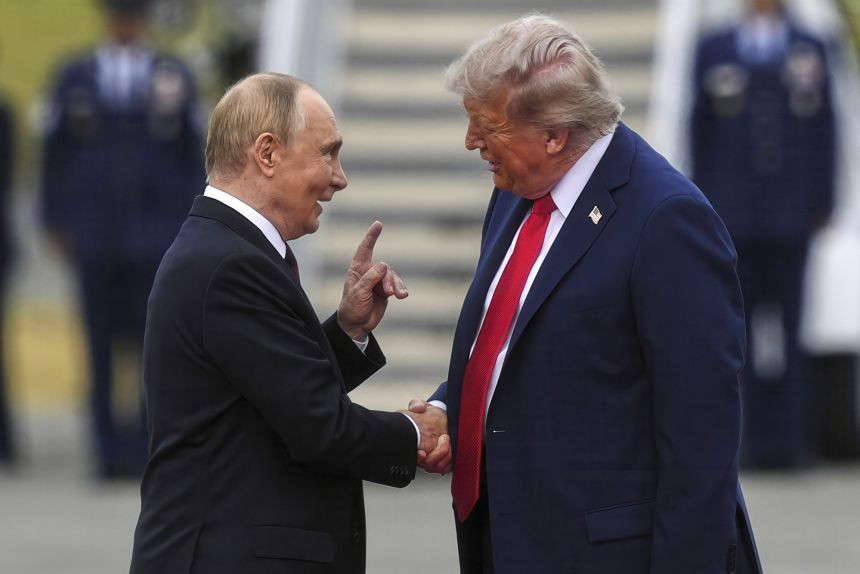 Donald Tramp Vladimir Putinlə “uzunmüddətli” danışıq apardığını bildirib