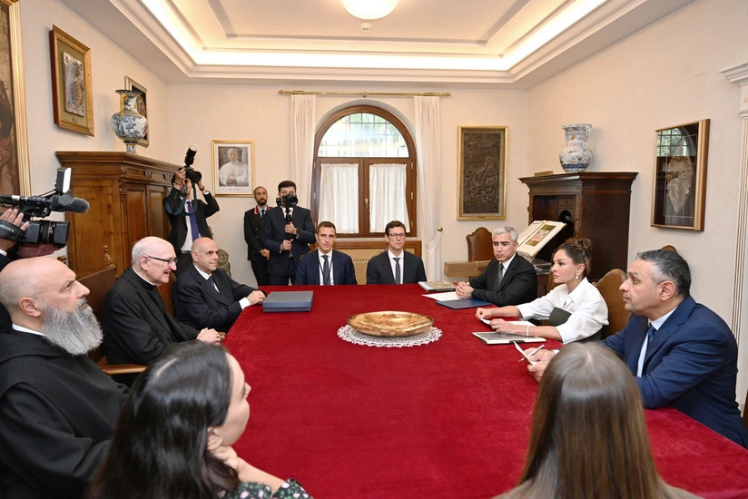Birinci vitse-prezident Mehriban Əliyeva Müqəddəs Pavel Bazilikasının baş keşişi ilə görüşüb