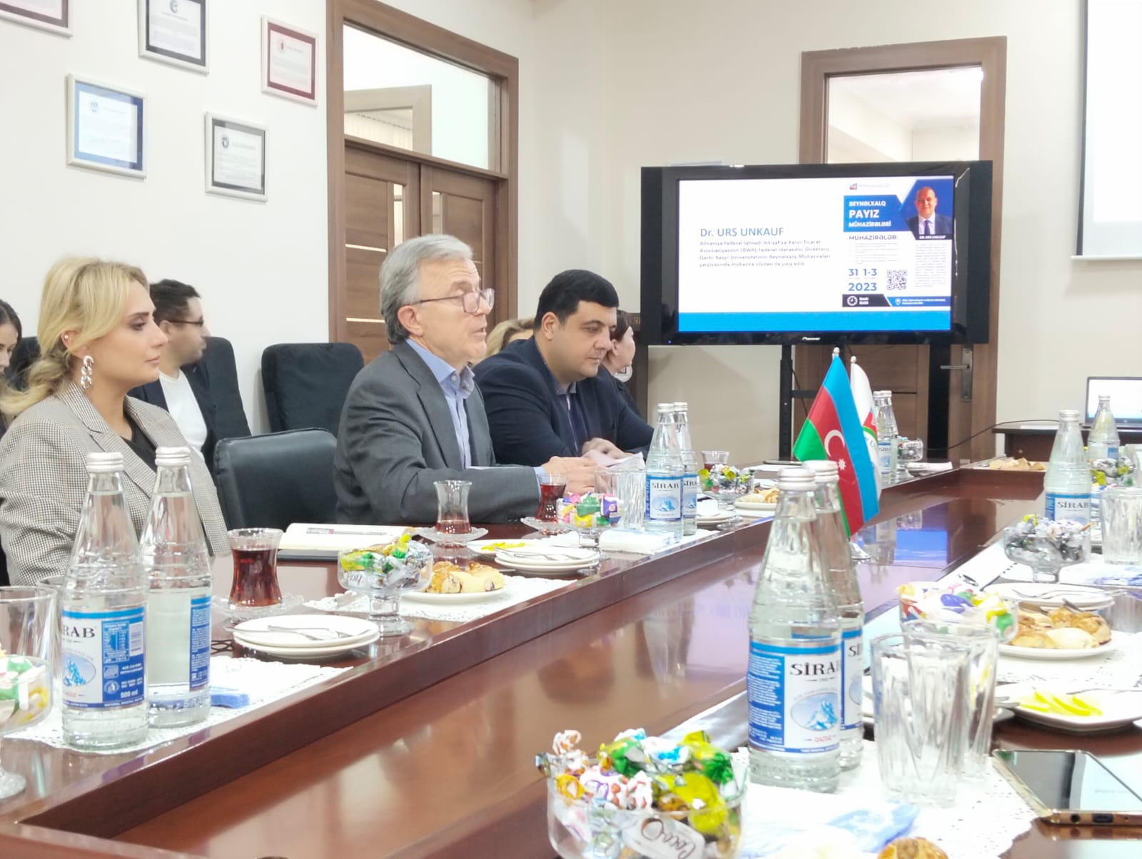 Qərbi Kaspi Universitetində səmimi və açıq mətbuat konfransı– Rektor Hüseyn Bağırov: İmtahan cəza tədbiri deyil