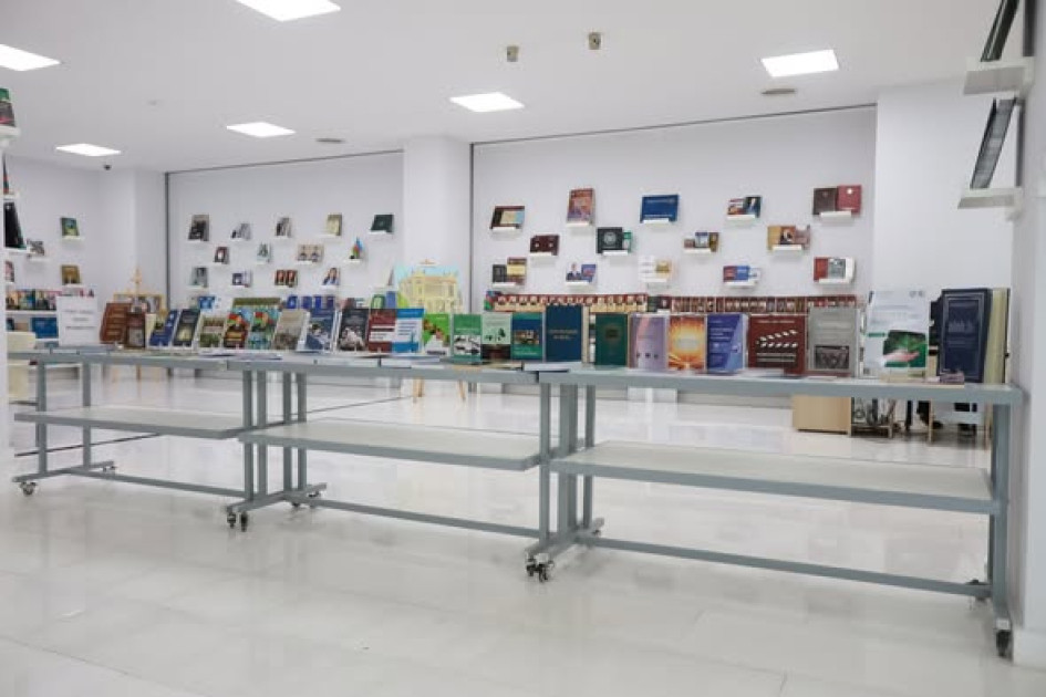Mərkəzi Elmi Kitabxanaya yeni daxil olan ədəbiyyatın sərgisi keçirilir