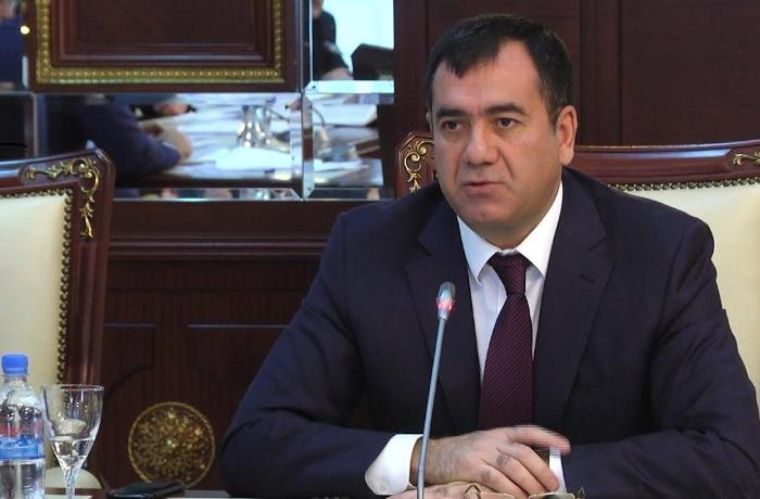 Deputat dövlət xidmətlərinə görə rüsumla yanaşı əlavə haqqın alınmasını düzgün saymır
