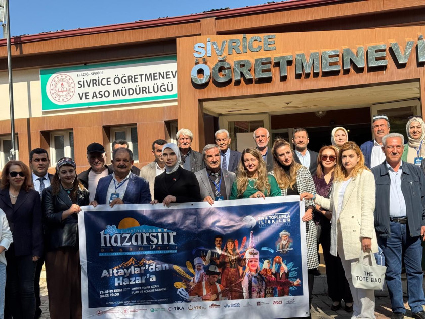 Azərbaycan şairləri "28-ci Beynəlxalq Xəzər şeir axşamları"nda yaddaqalan çıxışlar ediblər