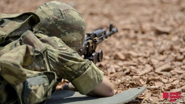 Erməni hərbi qulluqçu silahdan istifadə zamanı yaralanıb