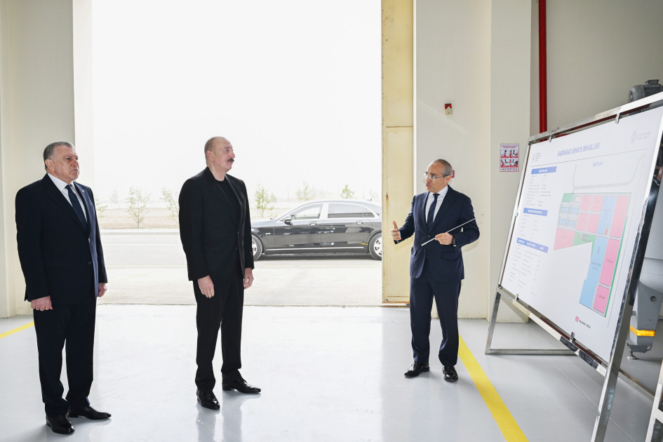 Prezident İlham Əliyev Sabirabadda aqrokimyəvi vasitələrin istehsalı müəssisəsinin fəaliyyəti ilə tanış olub