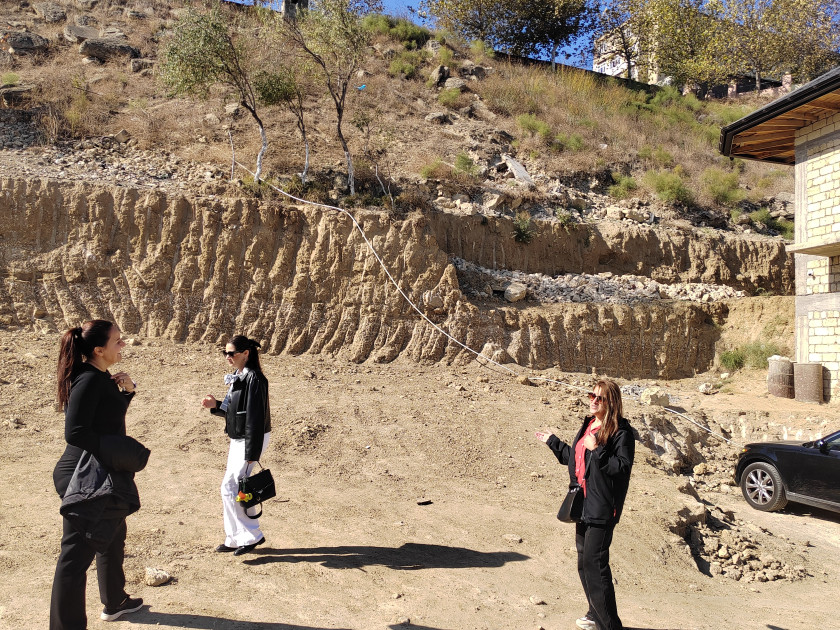 Qaraçuxur qəsəbəsində sürüşmələrin monitorinqi aparılıb