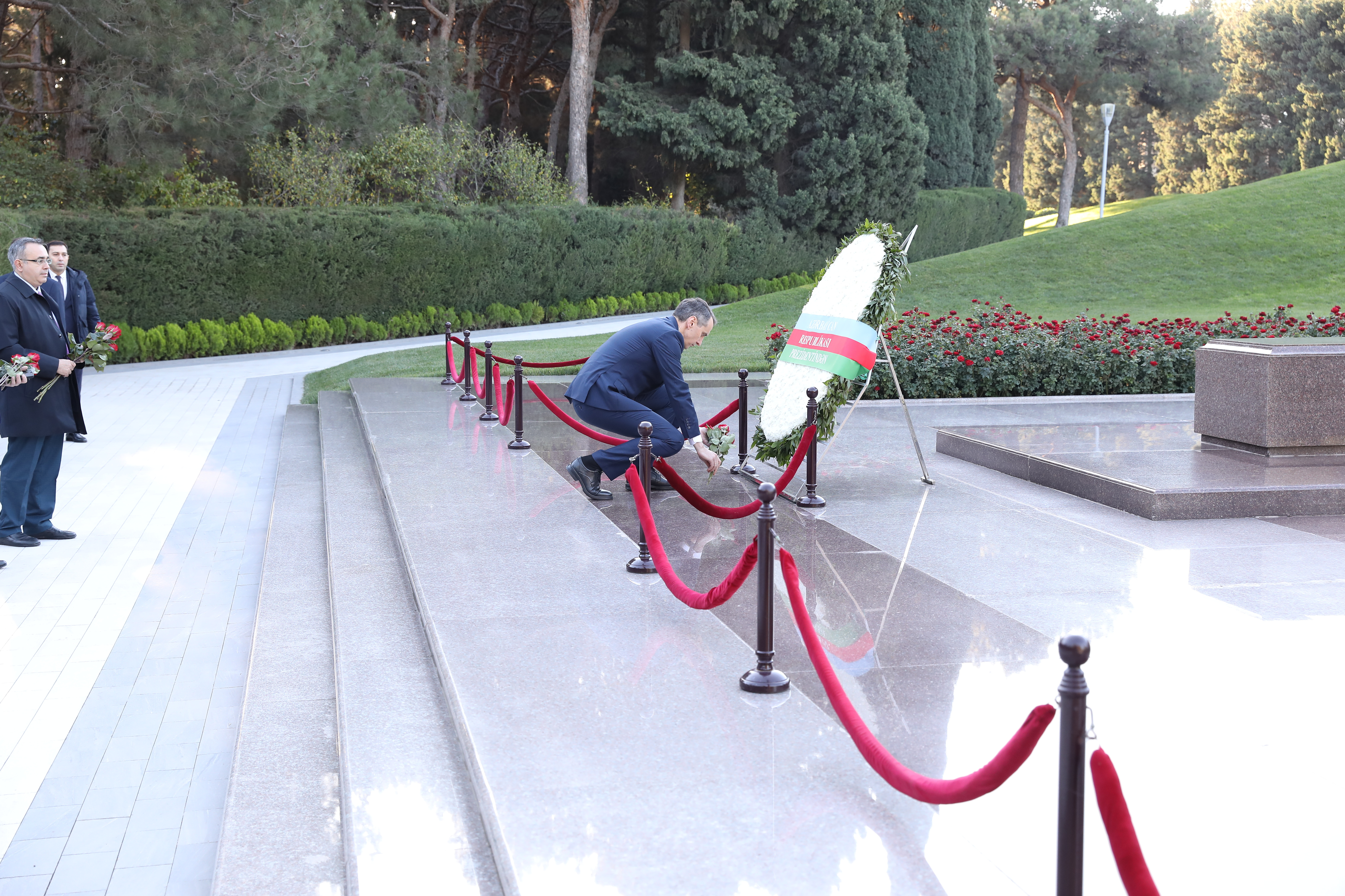 Ukraynanın səhiyyə naziri Fəxri Xiyabanı ziyarət edib