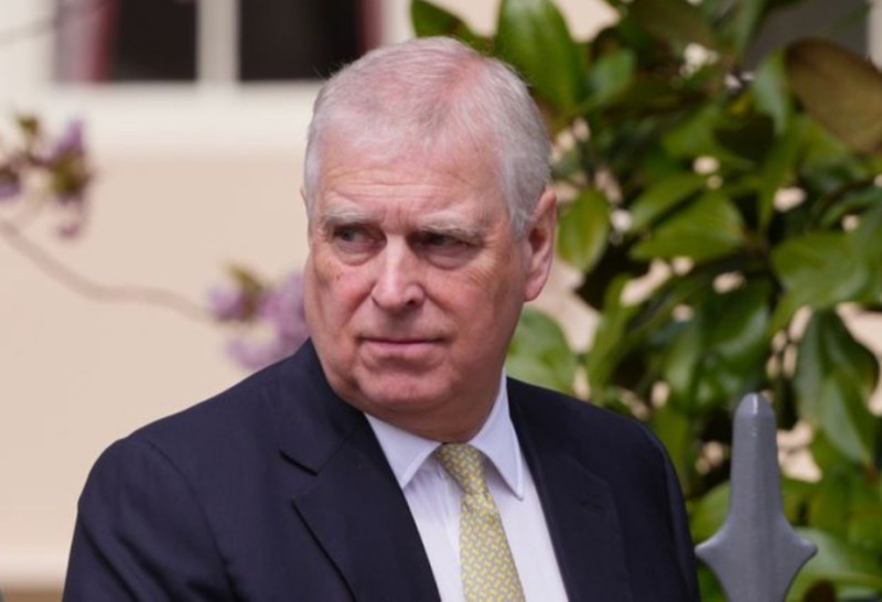 Şahzadə Endryu titullarından məhrum edilir