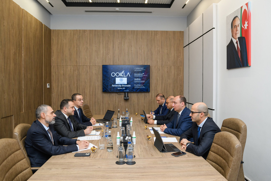 Rəqəmsal İnkişaf və Nəqliyyat Nazirliyində “Ookla” şirkətinin vitse-prezidenti ilə görüş keçirilib