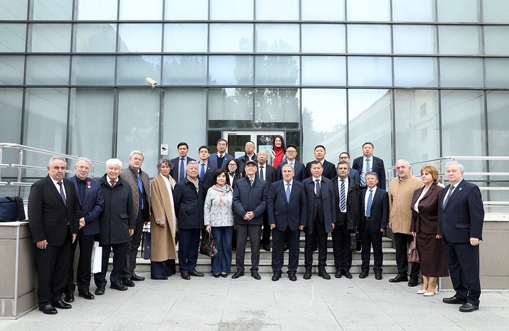 AMEA-nın 80 illik yubileyi çərçivəsində Mərkəzi Elmi Kitabxanada yeni elektron zalın açılışı olub