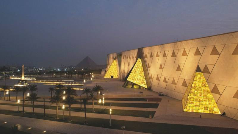 Qahirə yaxınlığında Böyük Misir Muzeyi açılıb