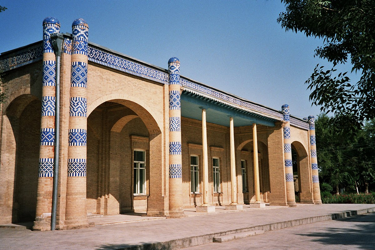 Azərbaycanlı jurnalistlər Xivədə saray kompleksini ziyarət ediblər