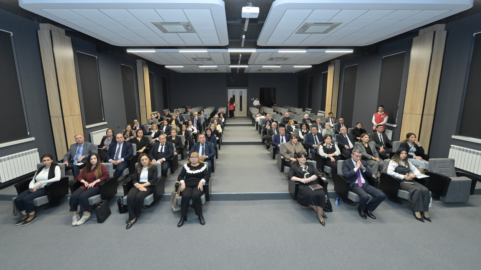 Orta ixtisas təhsili müəssisələrinə tələbə qəbulu nəticələri müzakirə olunub