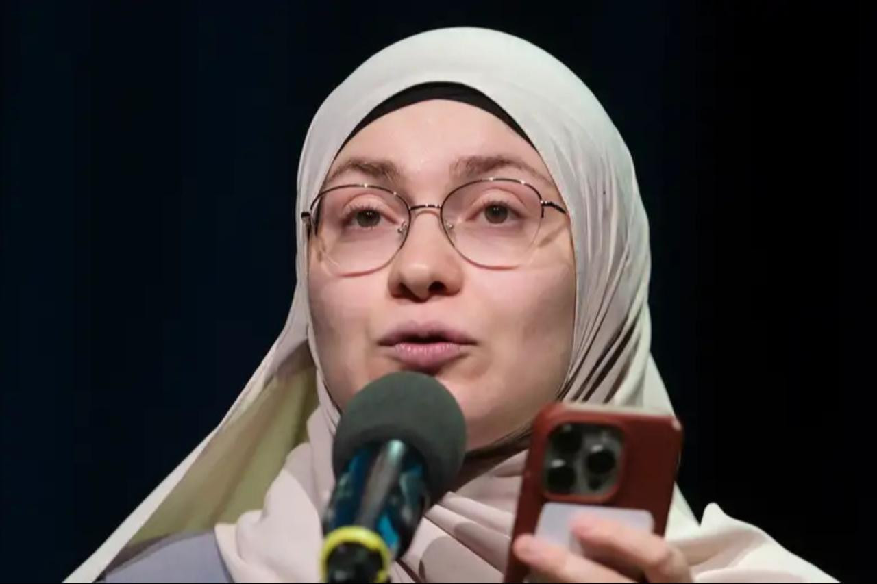 Türkiyəli miqrant Almaniyada şeir çempionu oldu