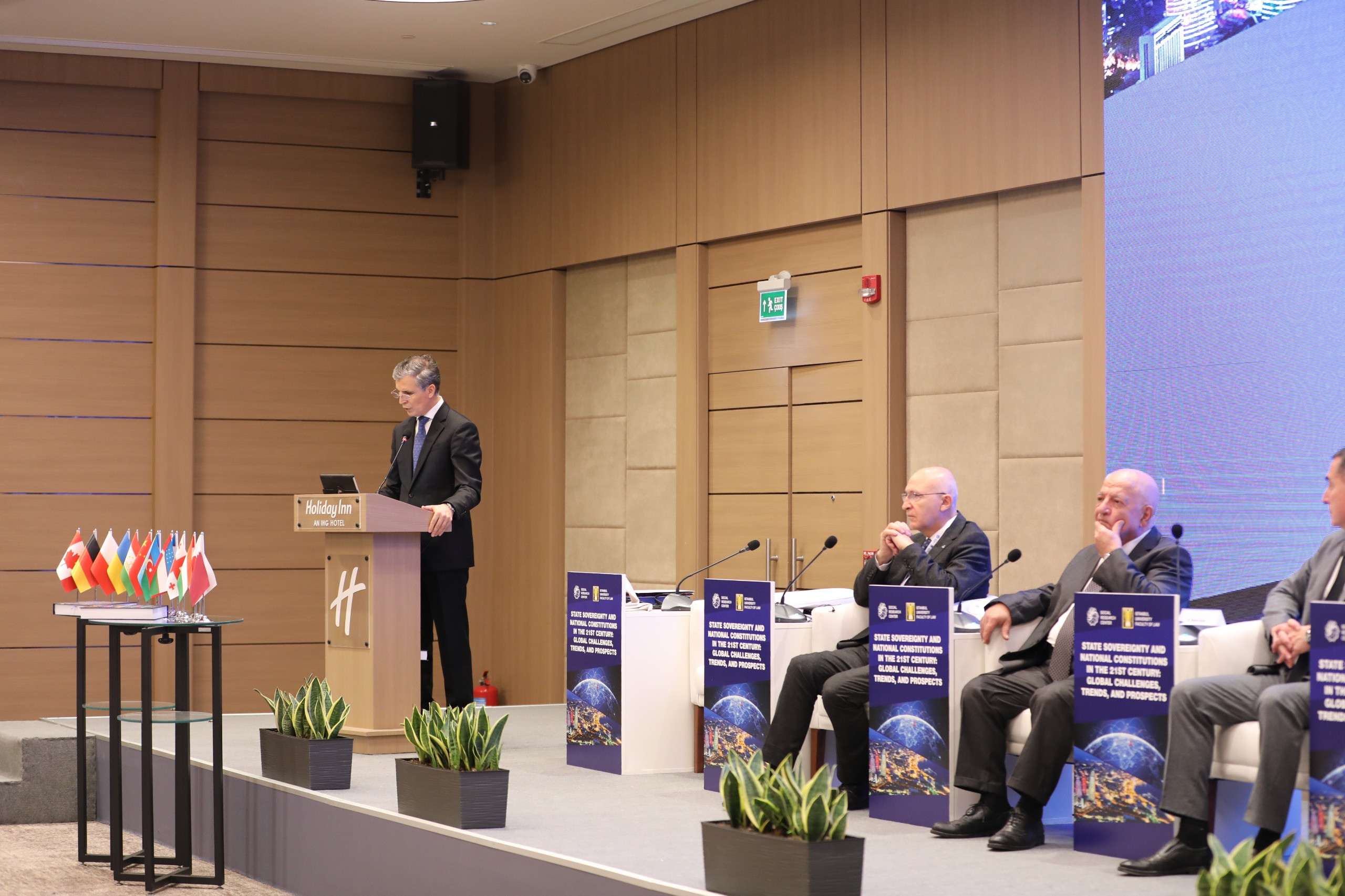 Bakıda “XXI əsrdə dövlət suverenliyi və milli konstitusiyalar" mövzusunda elmi-praktik konfransı keçirilir