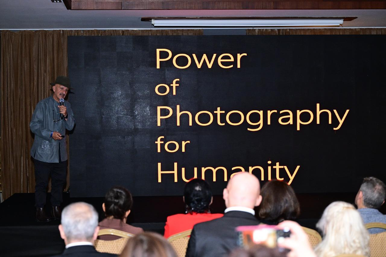 “Həqiqətin gözü” – Antalyada Reza Deqatinin yarıməsrlik sənət yolunun təqdimatı keçirilib