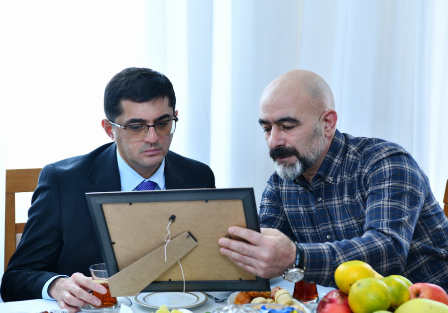 ADNSU rəhbərliyi və nümayəndə heyəti Zəfər Günü ərəfəsində şəhid məzunların ailələrini ziyarət edib