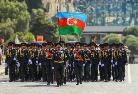 Bakıda hərbçilərin zəfər yürüşü başlayıb