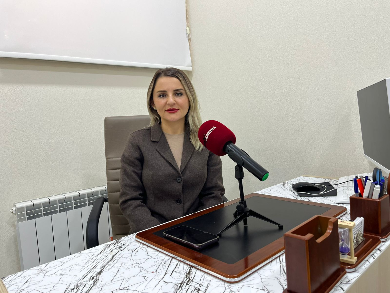 Oftalmoloq: Hər dəfə kompüterin siçanına toxunanda gözümüzü qırpmalıyıq ki...-