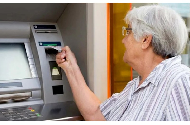 Parisli etirazçılar pensiya islahatının tam ləğvini tələb edirlər