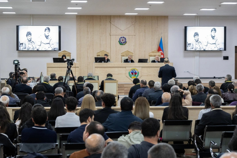 Məhkəmədə hərbi cibayətlərdə təqsirləndirilən erməniəsilli şəxslərlə bağlı sübutlar elan olunub