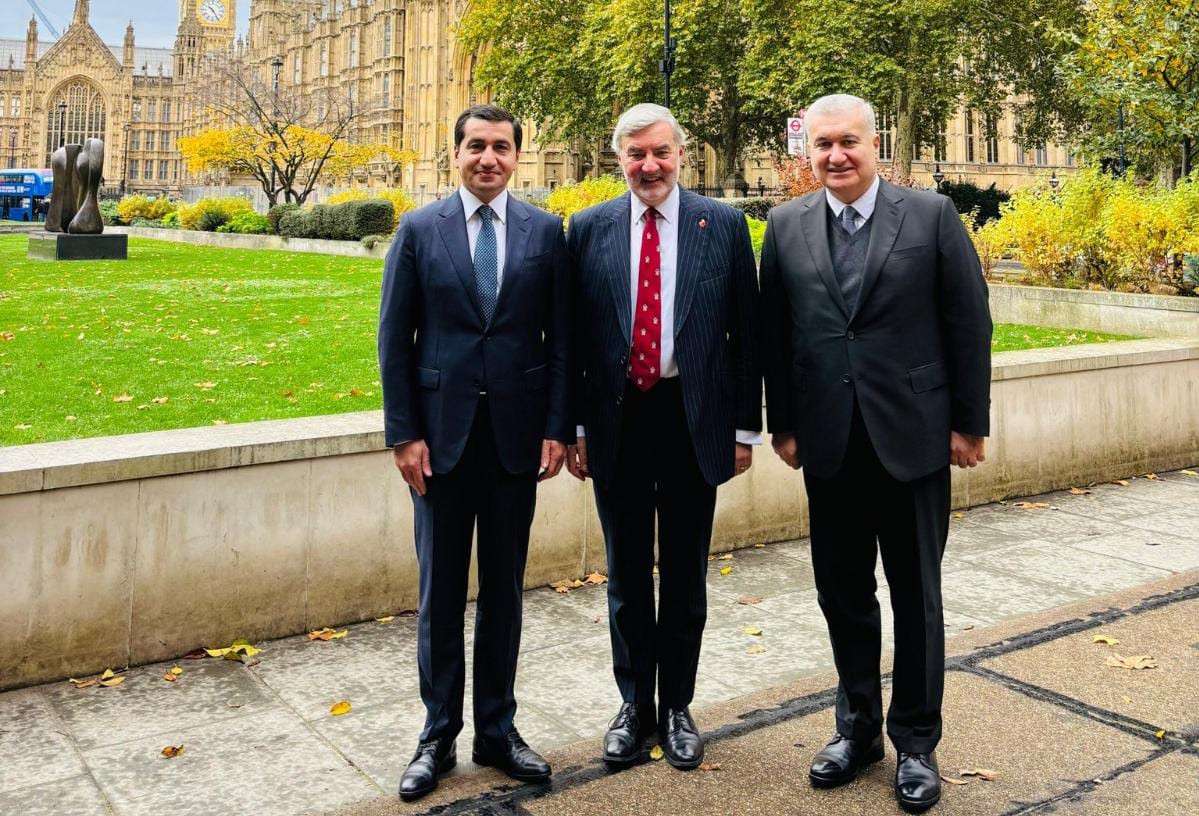 Hikmət Hacıyev Böyük Britaniyanın ticarət elçisi ilə görüşüb