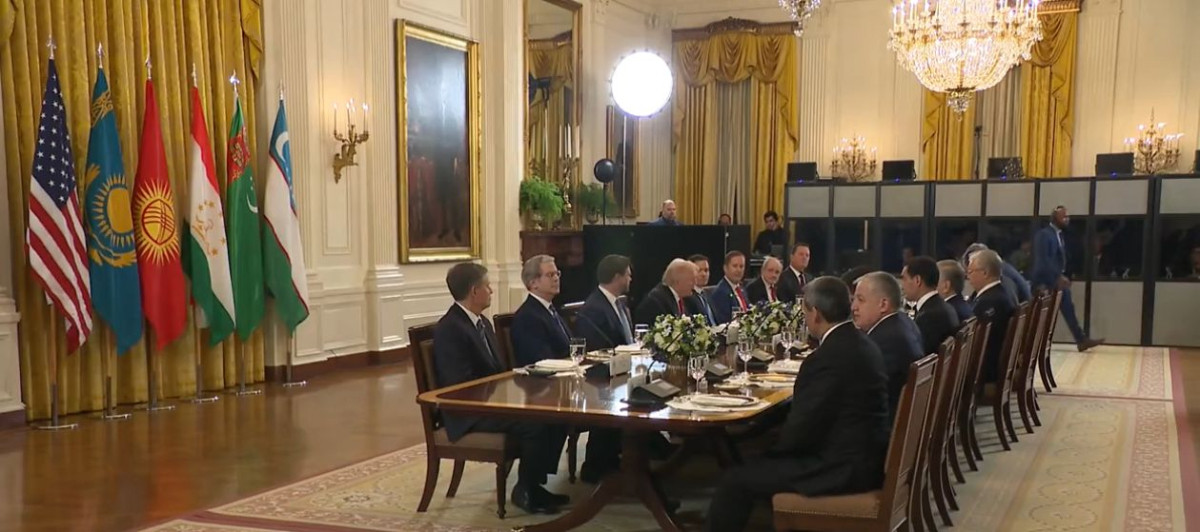 Tramp Ağ Evdə beş Orta Asiya ölkəsinin liderləri ilə görüşüb