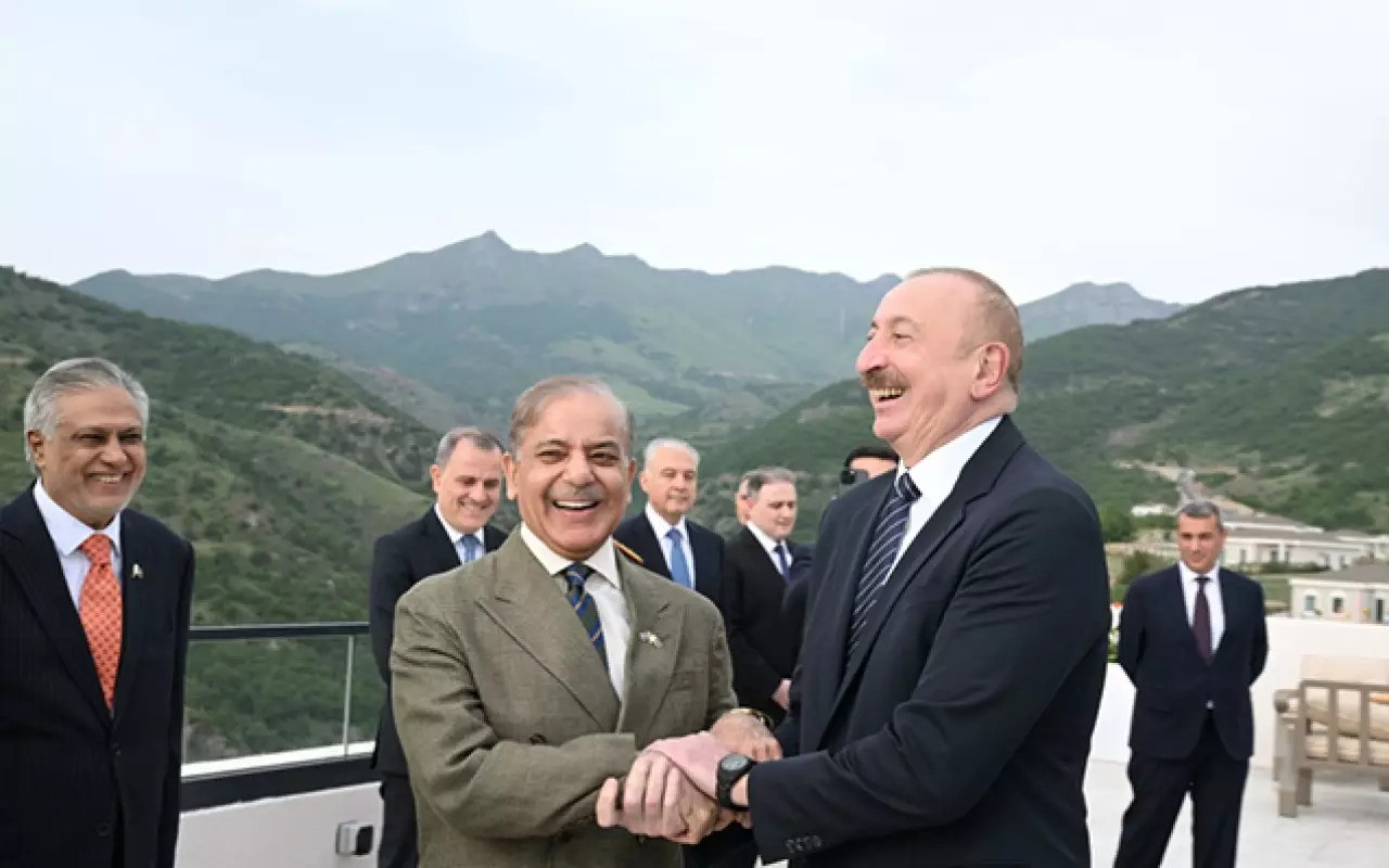 Şahbaz Şərif: Prezident İlham Əliyevlə görüşməkdən şərəf və məmnunluq duydum