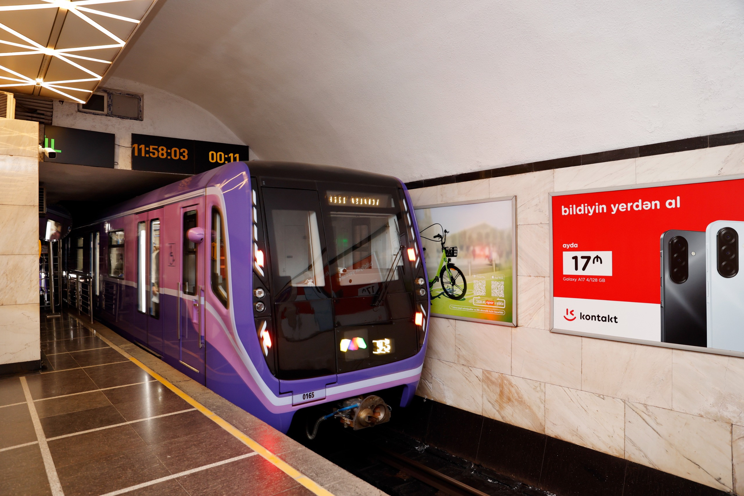 Bakı metropoliteni xətlərində daha 15 yeni vaqon istismara buraxıldı