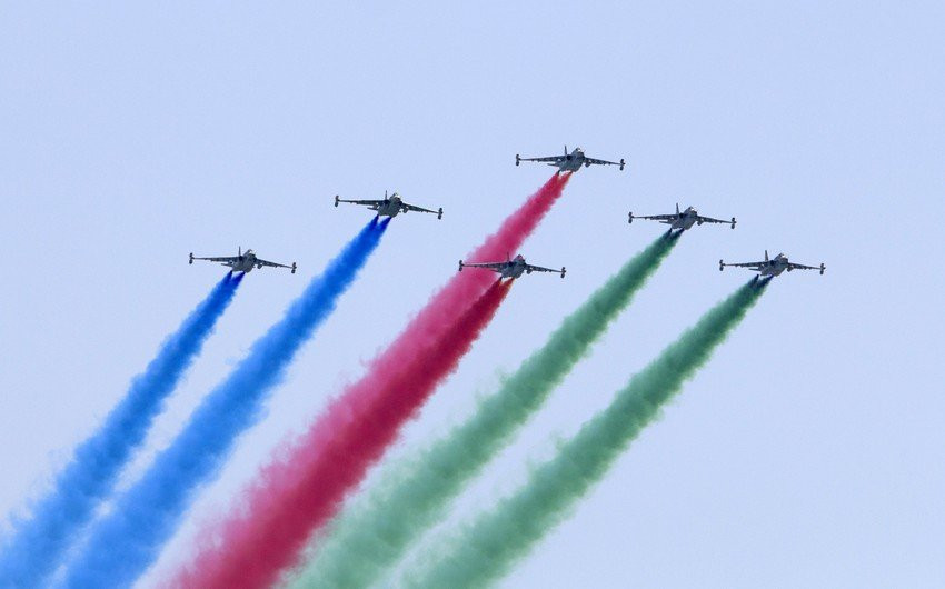 Bakıda hərbi paradda aviasiyanın uçuşları başlayıb