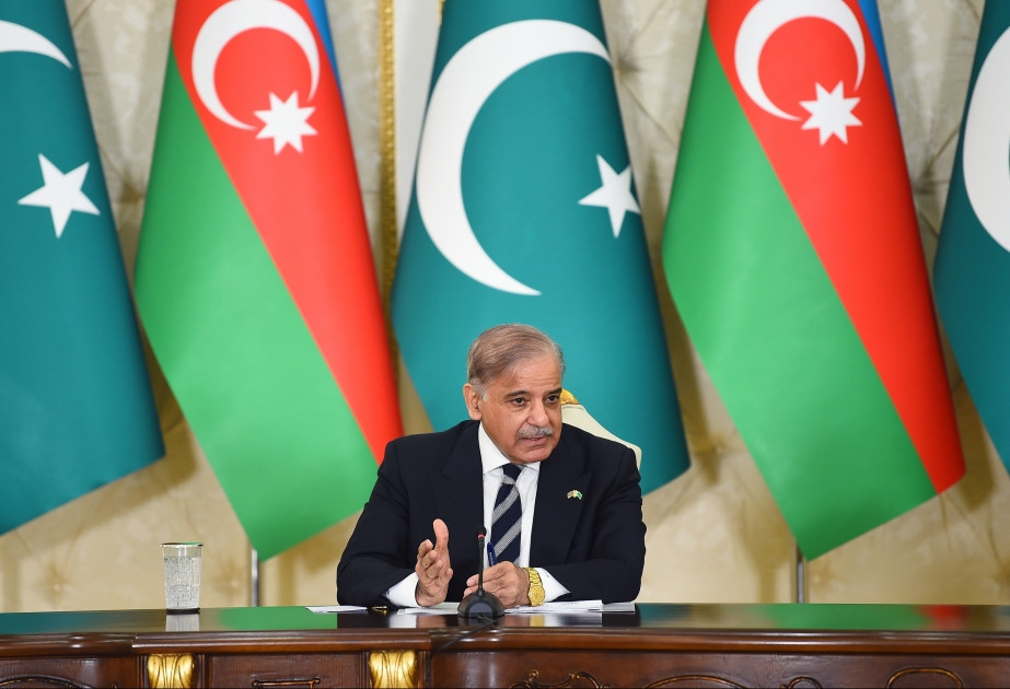 Şahbaz Şərif: Bu gün burada möhtəşəm hadisəni qeyd edən güclü Azərbaycan xalqını görürəm