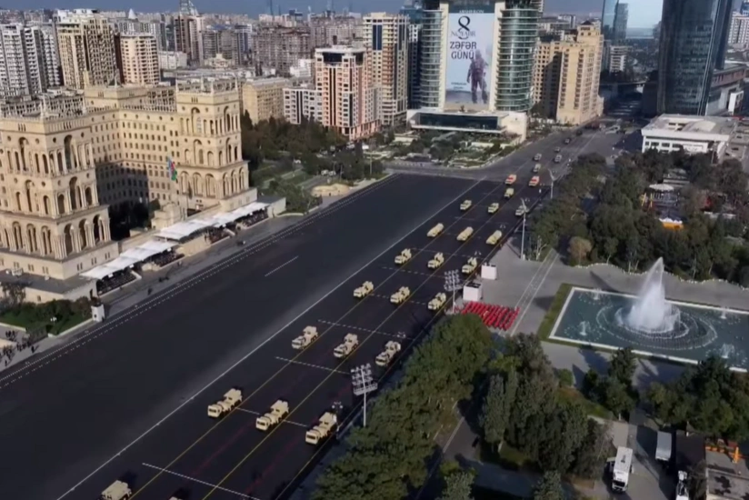 Bakıdakı hərbi paradda "Hero-120" sərbəst uçan döyüş sursatları ilk dəfə nümayiş etdirilib