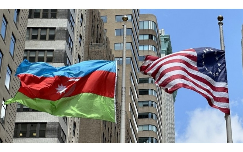 Azərbaycan bayrağı Nyu-York səmasına qaldırılıb