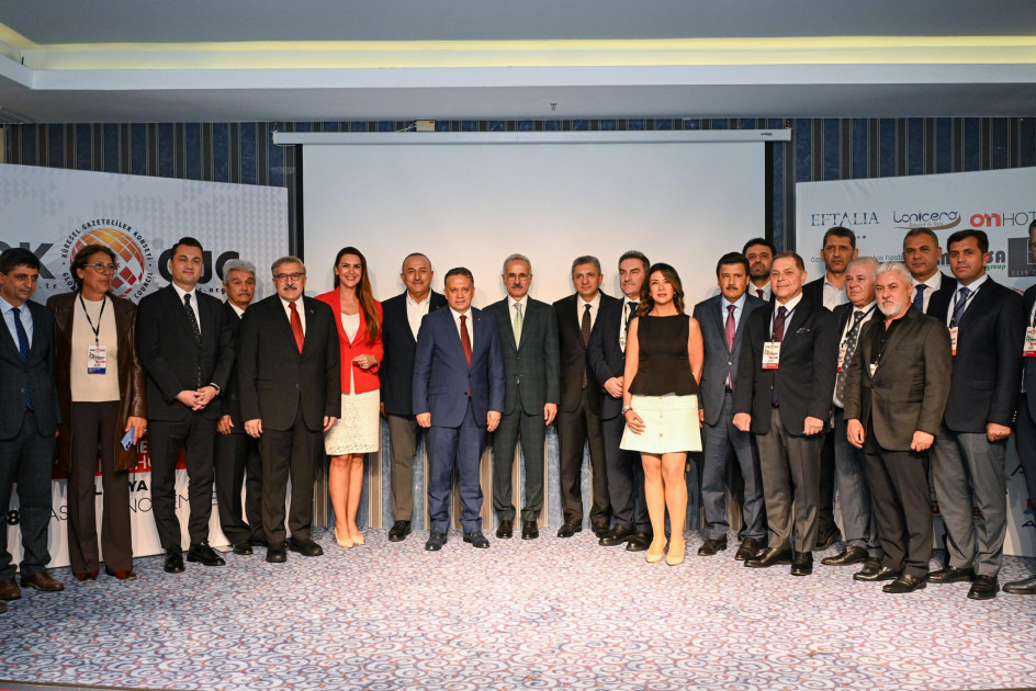 Azərbaycanlı tanınmışlar Qlobal Jurnalistlər Şurasının mükafatlarına layiq görülüblər