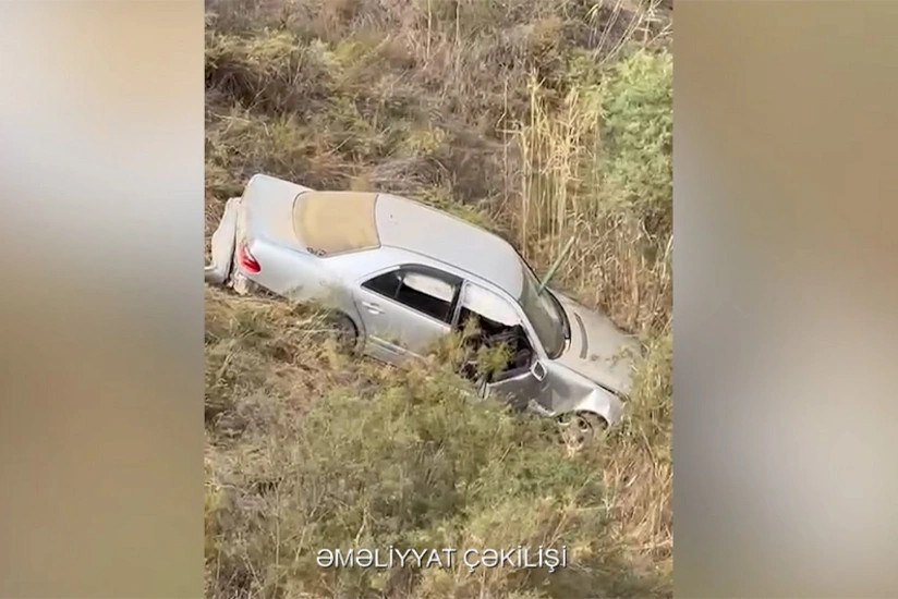 Bakıda "Mercedes" dərəyə aşıb, xəsarət alan var