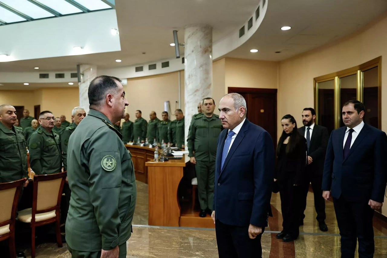 Paşinyan Ermənistan ordusunun inkişaf strategiyasını müzakirə edib