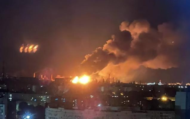 Ukrayna Orskdakı neft zavoduna zərbə endirib