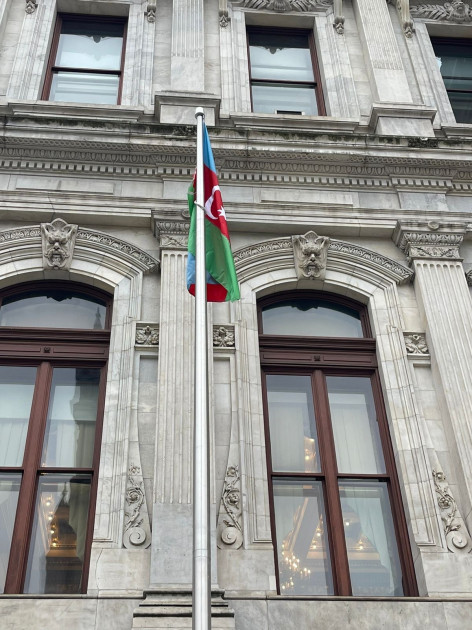 Filadelfiya şəhər meriyasının qarşısında Azərbaycan bayrağı ucaldılıb