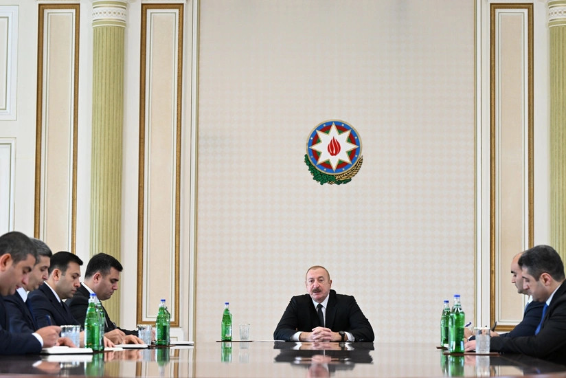 İlham Əliyev Naxçıvanda Prezidentin yeni səlahiyyətli nümayəndəsini və bir sıra rayonların icra hakimiyyətlərinə təyin olunan başçıları qəbul edib
