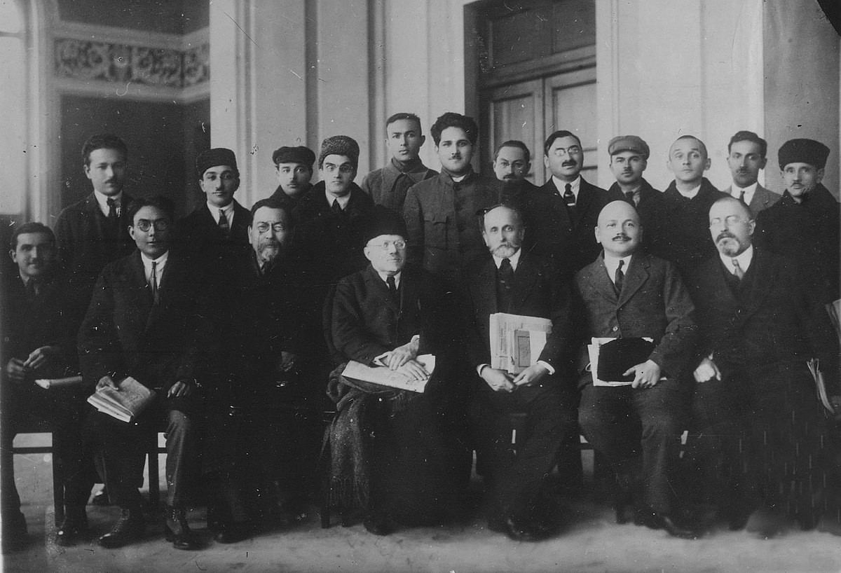 Türkoloji Qurultay türk birliyinin simvoludur -