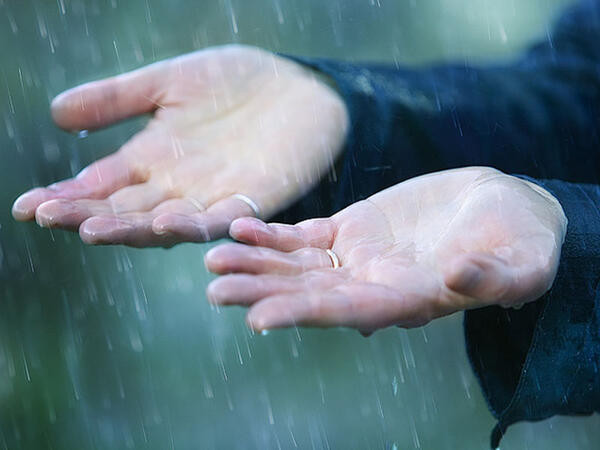 Tehran sakinləri yağış yağması üçün dua edirlər