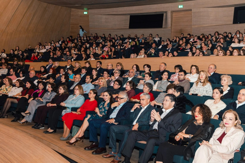 Plasido Dominqo Heydər Əliyev Mərkəzində konsert verib