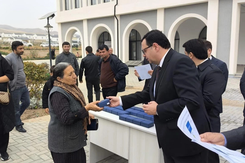 Ağdamın Xıdırlı kəndinə yola salınan köç karvanı çatıb, açarlar təqdim edilib