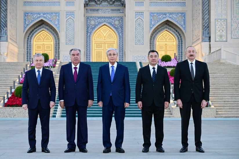 Prezident İlham Əliyev Daşkənddə İslam Sivilizasiyası Mərkəzi ilə tanış olub