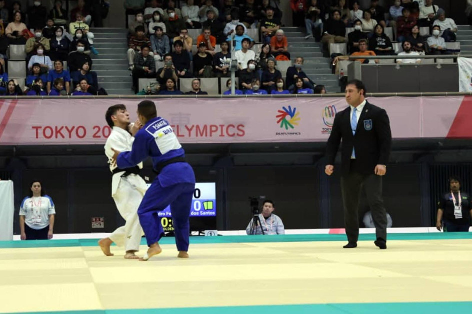 Azərbaycanın idman tarixində ilk deflimpiya medalı