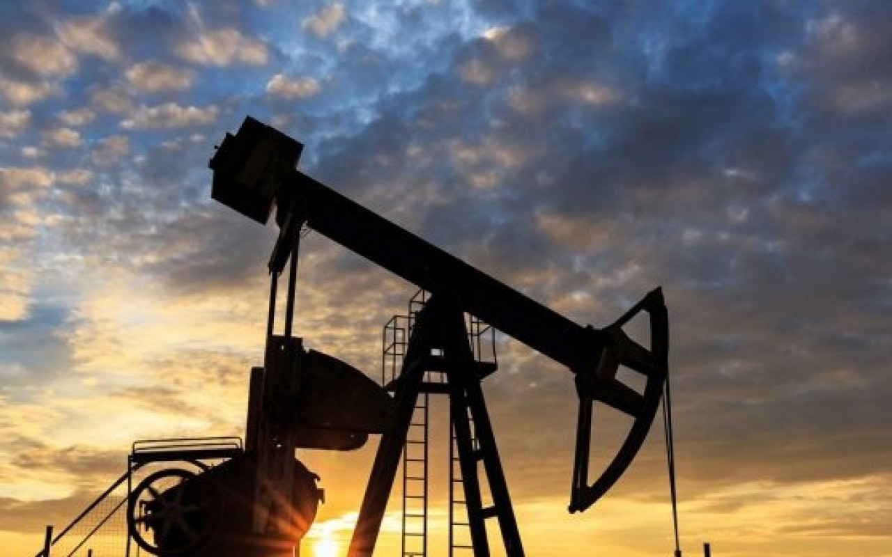 Dünya bazarlarında neft ucuzlaşıb
