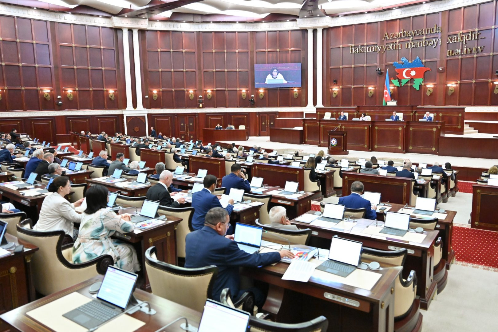 Üç və daha çox uşağı olan analara erkən pensiya çıxmaq hüququnun verilməsi təklif olunub