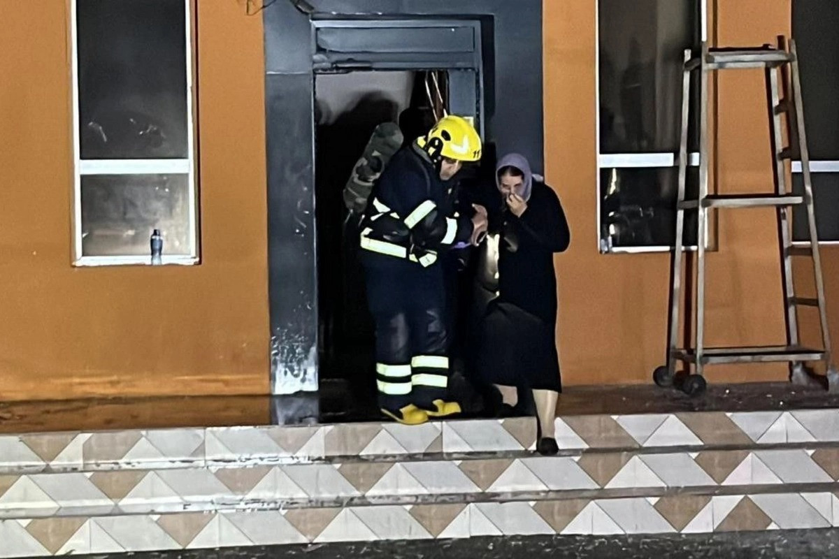 Bakıda çoxmərtəbəli binadakı tüstülənmə hadisəsi ilə bağlı son vəziyyət açıqlanıb